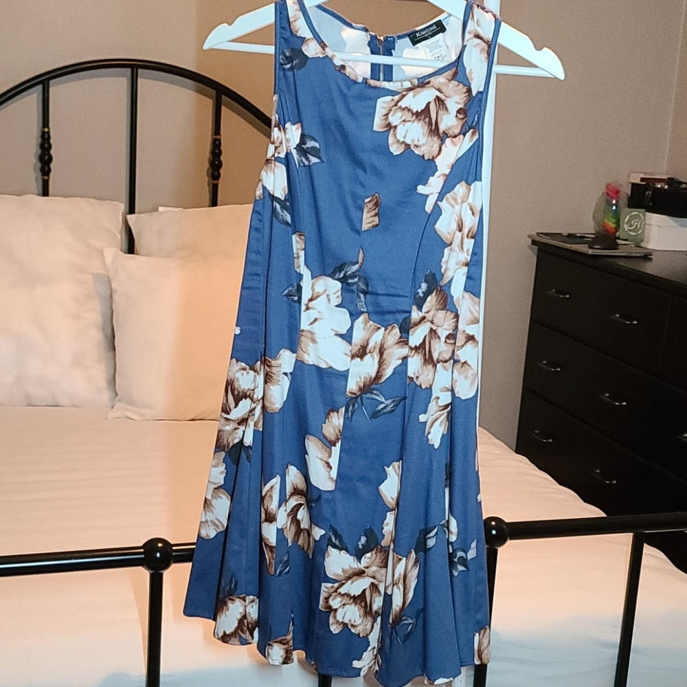 Dress - Picture 2 of 5